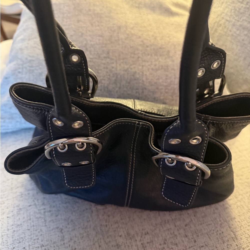 Tignanello - vintage deep blue pebbled leather shoulder bag 11x7 and charm - Picture 8 of 13